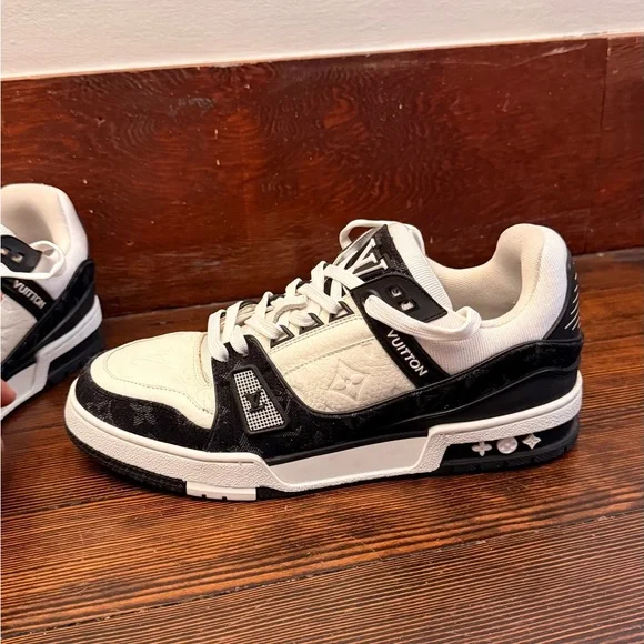 Louis Vuitton LV Trainer Sneaker Black/White – Men’s Size 8 - Picture 2 of 6